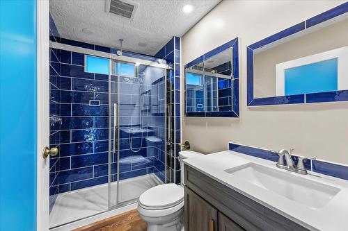 2002 Ethel Street, Kelowna, BC - Indoor Photo Showing Bathroom