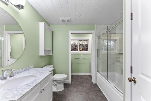 2002 Ethel Street, Kelowna, BC - Indoor Photo Showing Bathroom