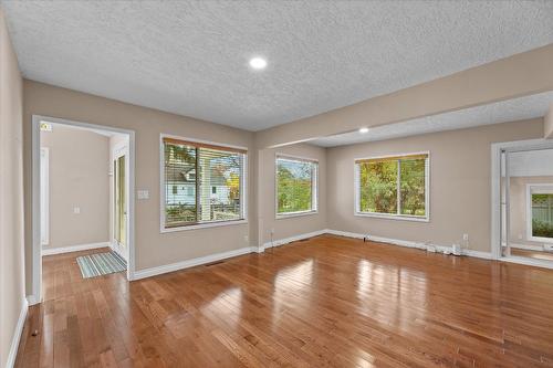 2002 Ethel Street, Kelowna, BC - Indoor Photo Showing Other Room