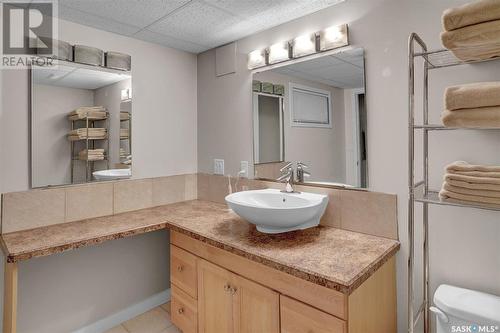 2534 Pasqua Street, Regina, SK - Indoor Photo Showing Bathroom