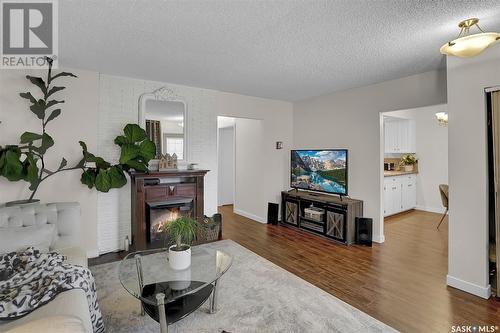 2534 Pasqua Street, Regina, SK - Indoor Photo Showing Living Room