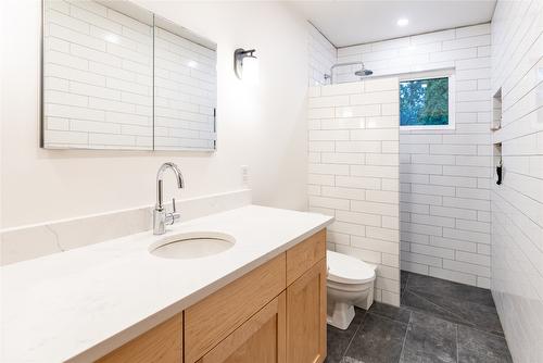 1601 Douglas Street, Revelstoke, BC - Indoor Photo Showing Bathroom