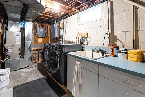 1601 Douglas Street, Revelstoke, BC - Indoor Photo Showing Laundry Room