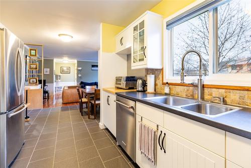 1601 Douglas Street, Revelstoke, BC - Indoor Photo Showing Kitchen With Double Sink