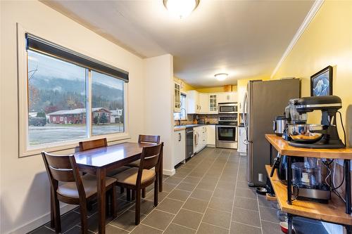 1601 Douglas Street, Revelstoke, BC - Indoor Photo Showing Dining Room