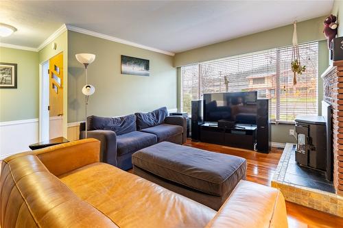 1601 Douglas Street, Revelstoke, BC - Indoor Photo Showing Living Room