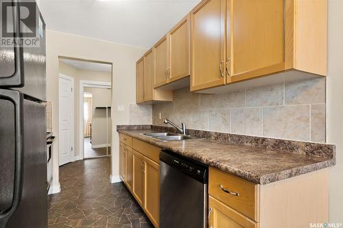 7 1811 8Th Avenue N, Regina, SK - Indoor Photo Showing Kitchen With Double Sink