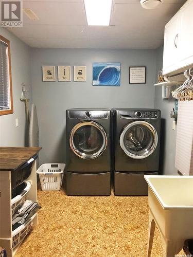 717 3Rd Avenue W, Meadow Lake, SK - Indoor Photo Showing Laundry Room