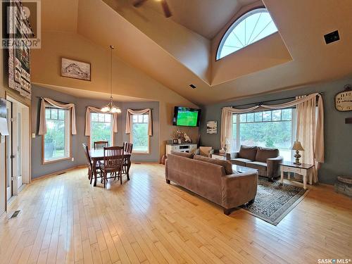 717 3Rd Avenue W, Meadow Lake, SK - Indoor Photo Showing Living Room