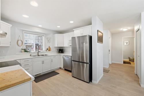 8-788 Rutland Road, Kelowna, BC - Indoor Photo Showing Kitchen With Double Sink