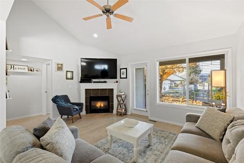 8-788 Rutland Road, Kelowna, BC - Indoor Photo Showing Living Room With Fireplace