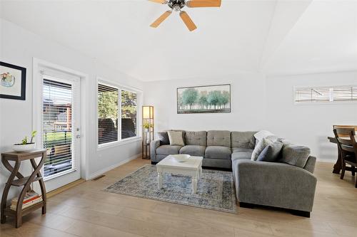 8-788 Rutland Road, Kelowna, BC - Indoor Photo Showing Living Room