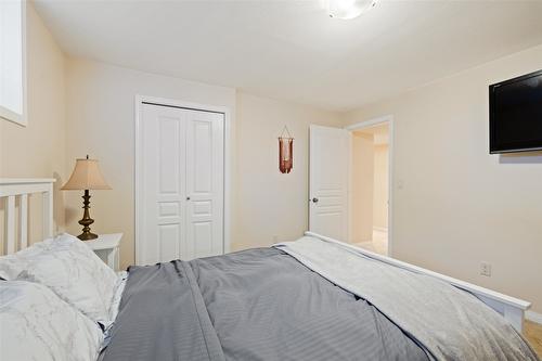 8-788 Rutland Road, Kelowna, BC - Indoor Photo Showing Bedroom