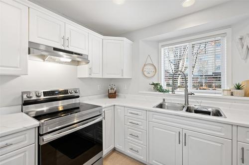 8-788 Rutland Road, Kelowna, BC - Indoor Photo Showing Kitchen With Double Sink