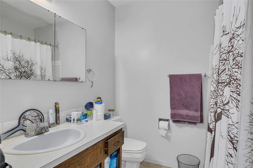 482 Hein Road, Kelowna, BC - Indoor Photo Showing Bathroom