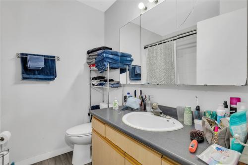 480 Hein Road, Kelowna, BC - Indoor Photo Showing Bathroom