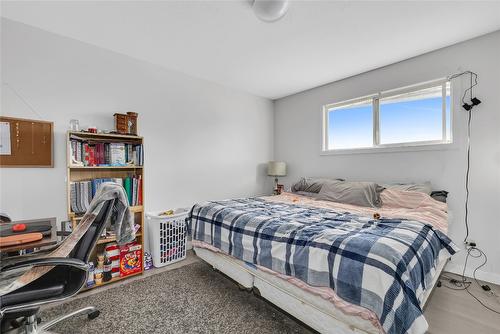 480 Hein Road, Kelowna, BC - Indoor Photo Showing Bedroom