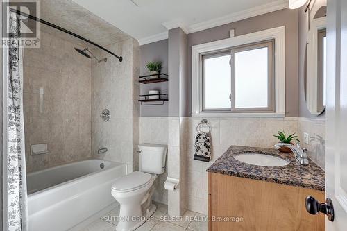 691 Algoma Avenue, London, ON - Indoor Photo Showing Bathroom