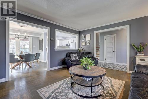 691 Algoma Avenue, London, ON - Indoor Photo Showing Living Room