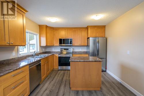 1094 Cluculz Avenue, Prince George, BC - Indoor Photo Showing Kitchen With Double Sink