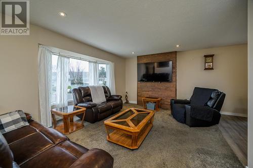 1094 Cluculz Avenue, Prince George, BC - Indoor Photo Showing Living Room