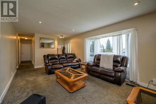 1094 Cluculz Avenue, Prince George, BC - Indoor Photo Showing Living Room