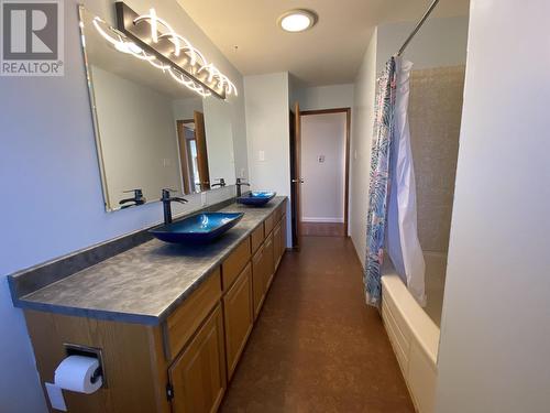 4718 Mcconnell Avenue, Terrace, BC - Indoor Photo Showing Bathroom