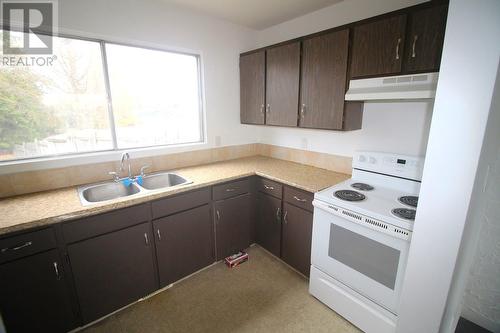 102-106 Mclean Drive, Prince George, BC - Indoor Photo Showing Kitchen With Double Sink