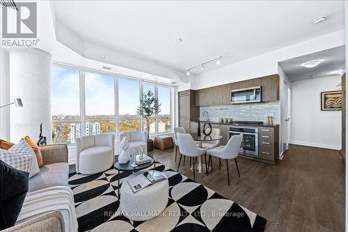 1811 - 501 St Clair Avenue W, Toronto, ON - Indoor Photo Showing Living Room