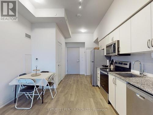 Lph 01 - 10 Meadowglen Place, Toronto, ON - Indoor Photo Showing Kitchen With Upgraded Kitchen