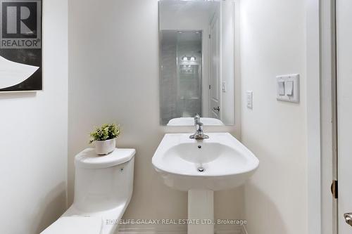 31 Sambro Lane, Whitchurch-Stouffville, ON - Indoor Photo Showing Bathroom