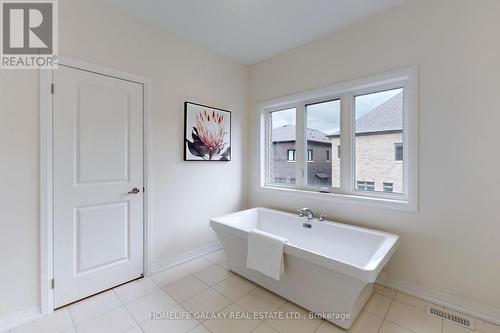 31 Sambro Lane, Whitchurch-Stouffville, ON - Indoor Photo Showing Bathroom