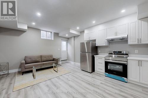 31 Sambro Lane, Whitchurch-Stouffville, ON - Indoor Photo Showing Kitchen