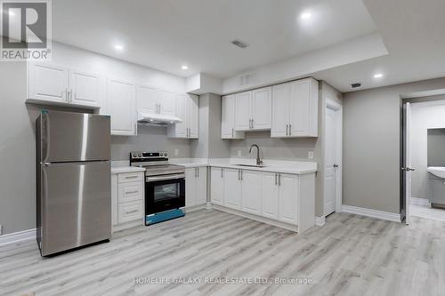 31 Sambro Lane, Whitchurch-Stouffville, ON - Indoor Photo Showing Kitchen