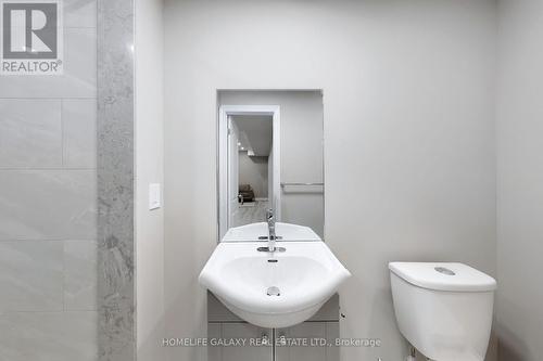 31 Sambro Lane, Whitchurch-Stouffville, ON - Indoor Photo Showing Bathroom