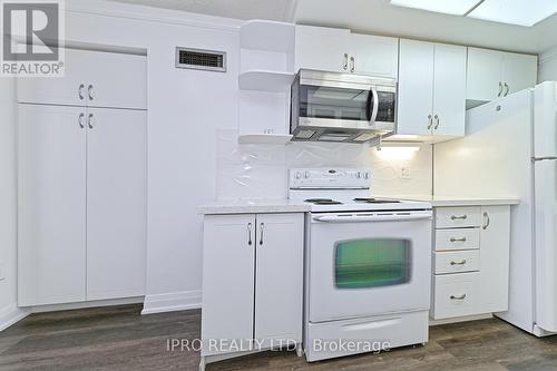 706 - 100 County Court Boulevard, Brampton, ON - Indoor Photo Showing Kitchen