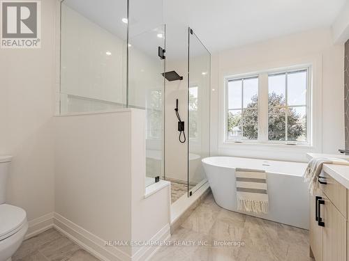 2212 Urwin Crescent, Oakville, ON - Indoor Photo Showing Bathroom