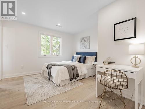 2212 Urwin Crescent, Oakville, ON - Indoor Photo Showing Bedroom