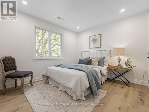 2212 Urwin Crescent, Oakville, ON - Indoor Photo Showing Bedroom