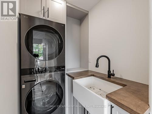 2212 Urwin Crescent, Oakville, ON - Indoor Photo Showing Laundry Room