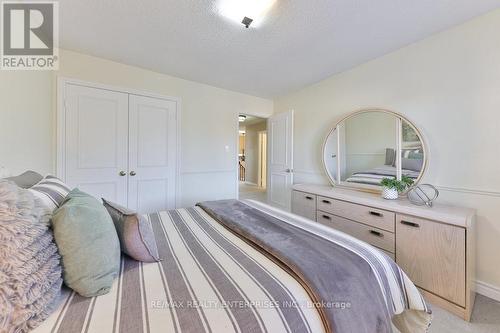 4061 Rolling Valley Drive, Mississauga, ON - Indoor Photo Showing Bedroom