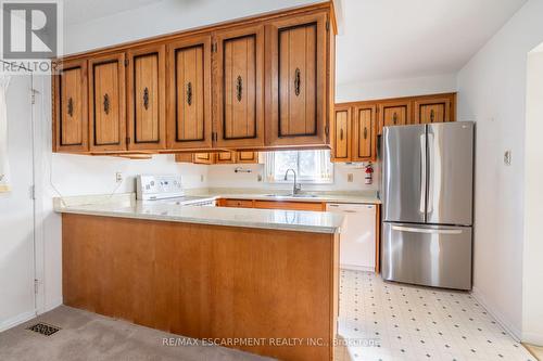 2486 Snowhill Court, Burlington, ON - Indoor Photo Showing Kitchen