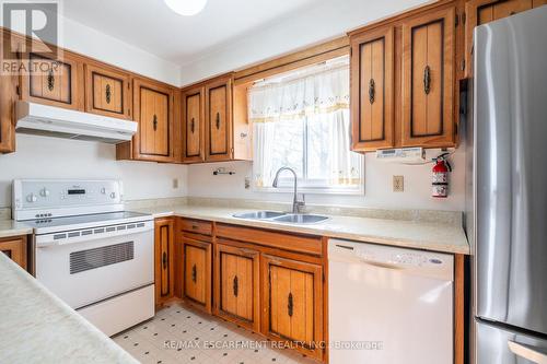 2486 Snowhill Court, Burlington, ON - Indoor Photo Showing Kitchen With Double Sink