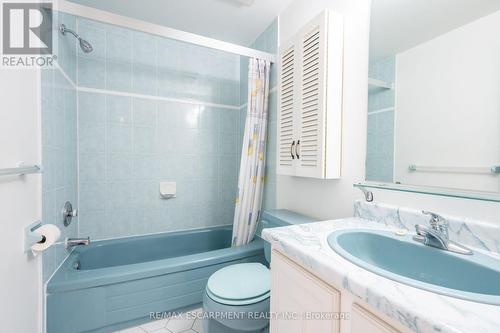 2486 Snowhill Court, Burlington, ON - Indoor Photo Showing Bathroom