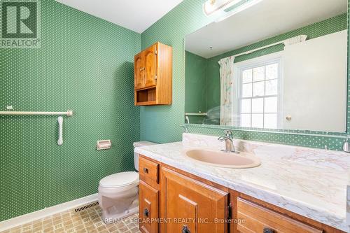 2486 Snowhill Court, Burlington, ON - Indoor Photo Showing Bathroom