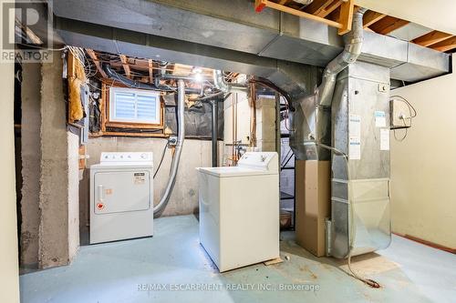 2486 Snowhill Court, Burlington, ON - Indoor Photo Showing Laundry Room