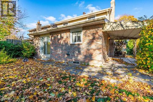 2486 Snowhill Court, Burlington, ON - Outdoor