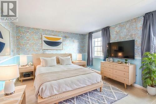 2486 Snowhill Court, Burlington, ON - Indoor Photo Showing Bedroom