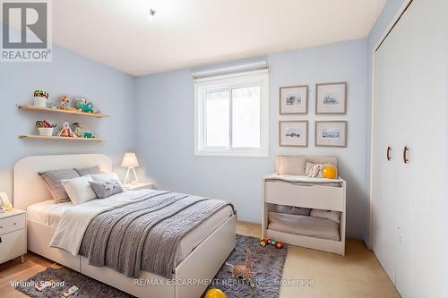 2486 Snowhill Court, Burlington, ON - Indoor Photo Showing Bedroom