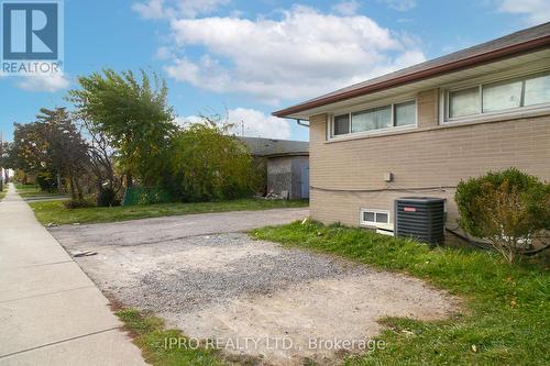 2476 Islington Avenue, Toronto, ON - Outdoor